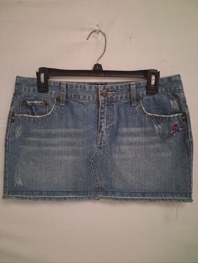 Aeropostale Denim Mini Skirt Size 7/8 Distressed Embroidered Floral Raw Hem